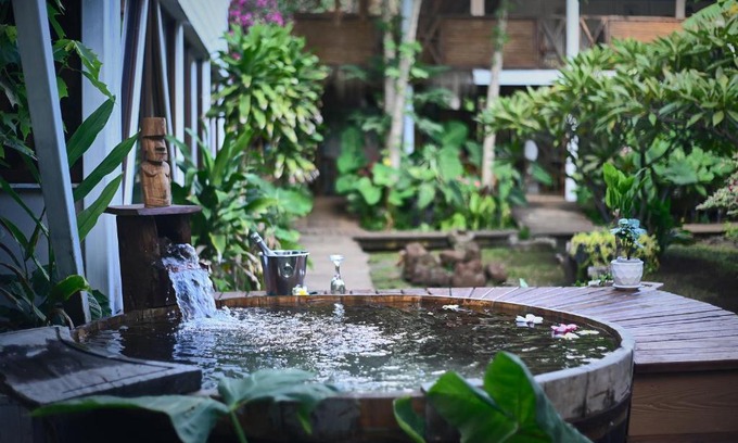 Hanga Roa Hotel | Elegant Hare Nua Hotel Boutique with Pool and Spa Access
