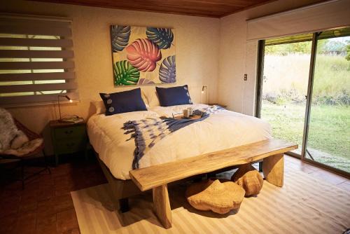 Hanga Roa House | Hare Paoa Lodge: Pet-Friendly Retreat with Hot Tub Bliss