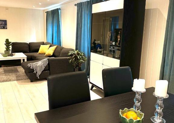 Hareid Apartment | Hareidsvegen 145: Oceanview Retreat Near Private Beach