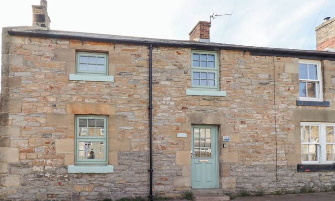 Seahouses Cottage | HARES FORM: Pet-Friendly Retreat with Cozy Open Fire