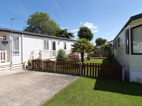Patrington Haven House | Hares Haven: Family-Friendly Retreat for Pet Lovers