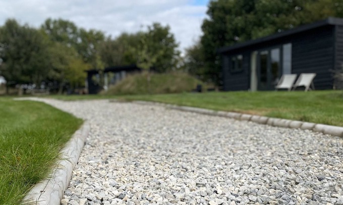 Foolow Cabin | Cozy Hare’s Retreat: Pet-Friendly Cabin for Two