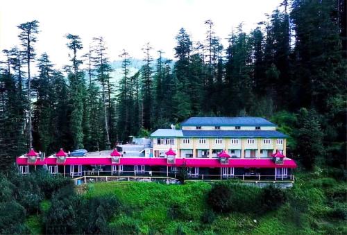 Shimla Hotel | Discover Comfort at Hari Om Paradise with Family-Friendly Amenities
