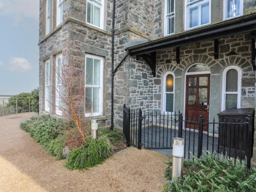 Harlech House | Family-Friendly Harlech Apartments - Highly Rated 4-Star Stay