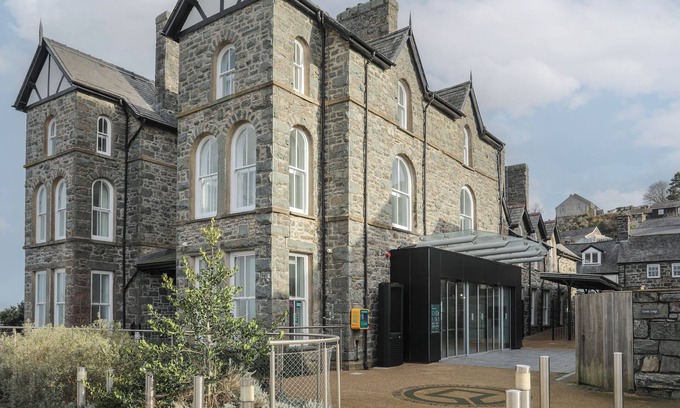 Harlech Cottage | Romantic Oceanfront Stay at Harlech Apartments - Branwen