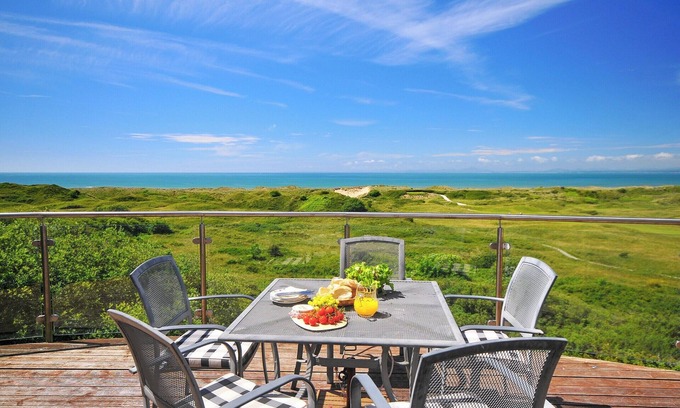 Harlech Cottage | Beachside Retreat in Harlech with Ocean Views & Family Amenities
