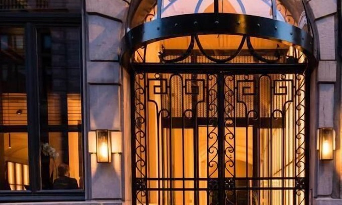 Chatelain Hotel | Relax at Harmon House: 4-Star Comfort with Spa & Pool