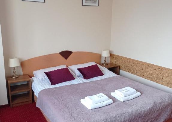 Biala Podlaska Hotel | Budget-Friendly Harmonia: Family-Approved with Hot Tub