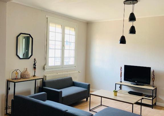 Tergnier Apartment | Convenient Harmonie Tergnier: Family-Friendly with Kitchen
