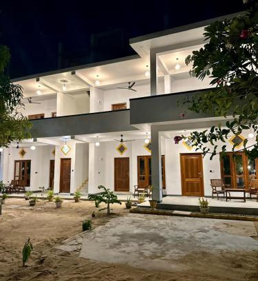 Pottuvil Division 2 House | Pet-Friendly Harmony Beach Hotel with Oceanfront Views