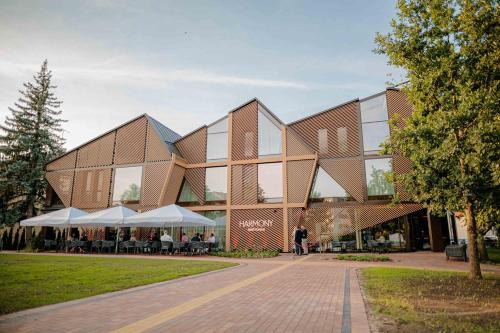 Birstonas Hotel | Exceptional Harmony Birštonas: Pet-Friendly Retreat with Dining