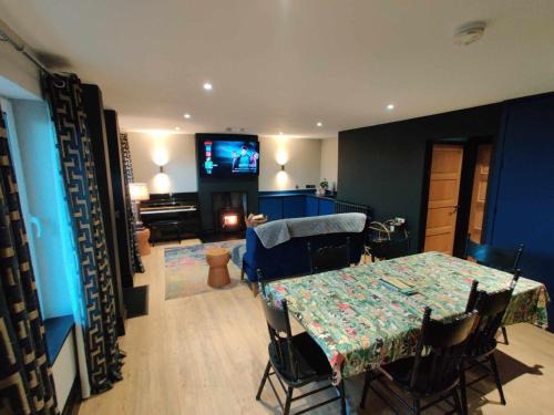 Londonderry House | Welcoming Harmony Cottage: Child-Friendly Retreat Rated 9.8
