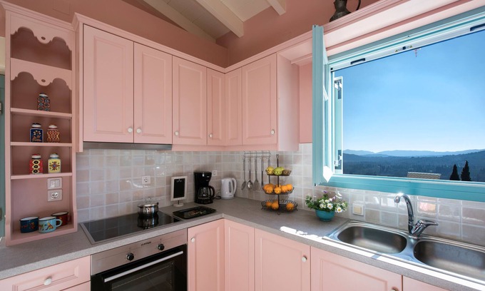 Ano Korakiana Apartment | Harmony House: Pet-Friendly Getaway with Family Amenities