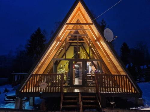 Lupeni Ski Chalet | Top-Rated Harmony Villa Lupeni Straja with Hot Tub & Kitchen