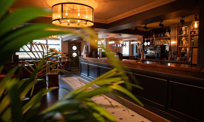 Lower Swanwick Hotel | Experience Comfort at Harper's Steakhouse with Rooms