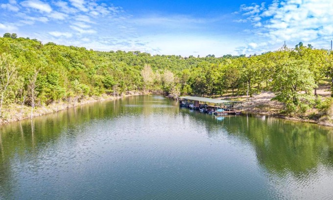Kimberling City Resort | Relax at Harper Valley Resort - Family-Friendly Getaway