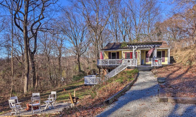 Millville House | Harpers Ferry Home: Walk to Shenandoah River!