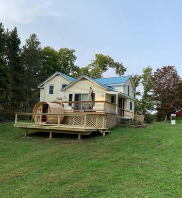 Jefferson House | Relax at Harpersfield House with Pool and Hot Tub Amenities