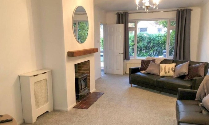Runnymede House | Harpsford Hideaway up to 12, low cost pet friendly
