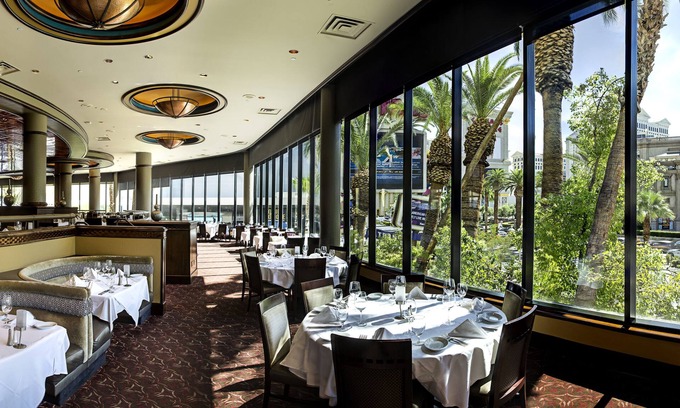 Las Vegas Strip Resort | Explore Harrah's Hotel and Casino in Vibrant Las Vegas