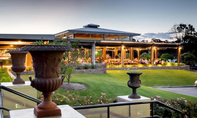 Pokolbin Hotel | Discover Harrigan's Hunter Valley with Pool & Ocean Views