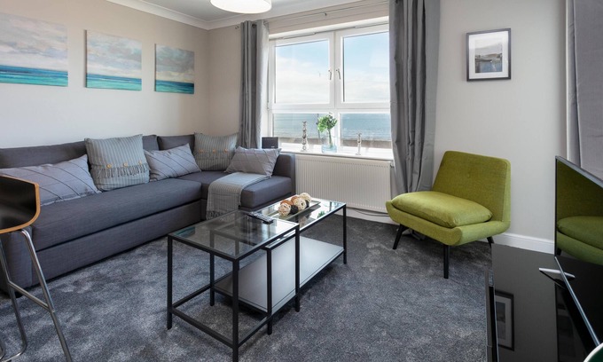 Ayr Apartment | Oceanfront Harris Retreat - Pet Friendly Donnini Apartments