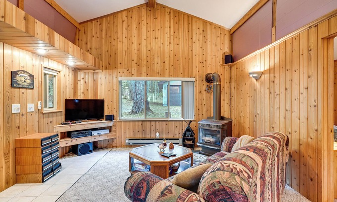 Harrison Cabin | Cozy Harrison Cabin with Fire Pit & Lake Access Awaits!