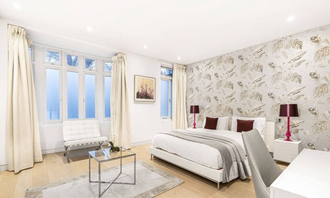 Brompton & Hans Town Apartment | Harrods Next Door | 3-bed Knightsbridge Residence