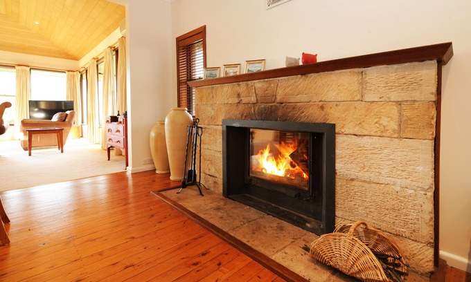 Burrundulla House | Harrowfield Homestead - Private Retreat with Pool & Breakfast