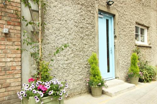 City Centre Dublin Apartment | Discover Harry Clarke Mews at the Castle Hotel Retreat