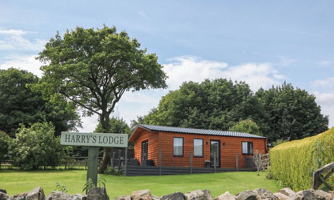 Ashover Cottage | Harry's Lodge: Cozy Pet-Friendly Cottage in Ashover