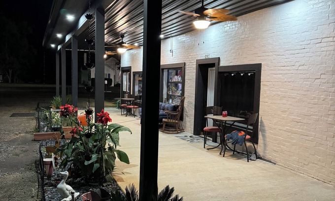 Hartford Cottage | Eclectic Hartford Art House BnB with Pet-Friendly Amenities