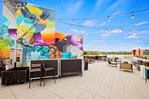 Chestnut Hill Hotel | Discover Placemakr Wedgewood-Houston: Pet-Friendly Retreat