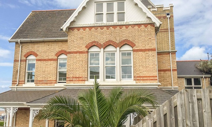 Mortehoe Apartment | Family-Friendly Hartland View Cottage with Oceanfront Bliss