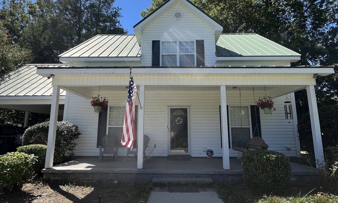 Hartselle House | Hartselle Guest House: Ideal Stay Near Downtown Alabama