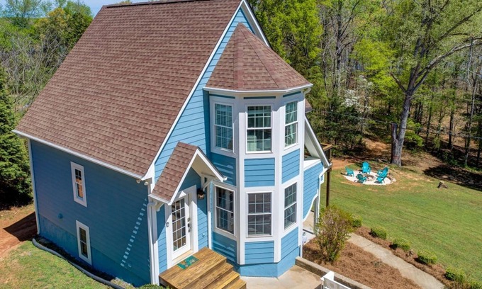 Lavonia House | Pet-Friendly Waterfront Retreat with Game Room & Golf Cart