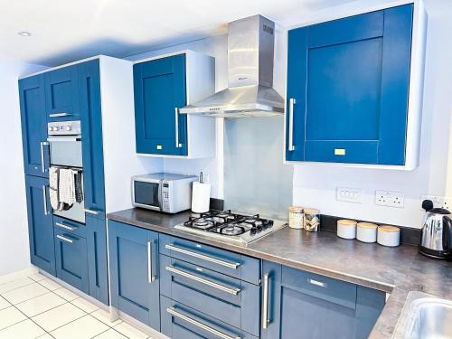 West Ilsley Apartment | Inviting Harwell Haven Retreat with Cozy Fireplace
