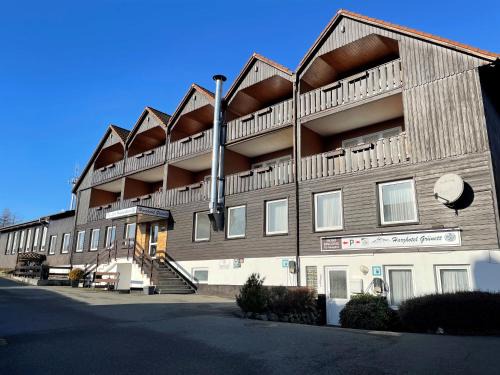Langelsheim Hotel | Cozy Harzhotel Grünett: Pet-Friendly Bliss with Ocean Views