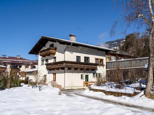 Hopfgarten im Brixental Ski Chalet | Explore Haslau Large: Family-Friendly Hotel with Pool
