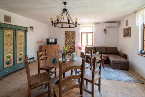 Lisnice Apartment | Pet-Friendly Hastrmanův Mlýn with Exceptional 9/10 Rating