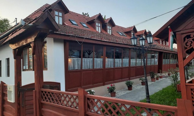 Domsod Bed & Breakfast | Relax at Hat Testvér Fogadó with Ocean Views & Breakfast