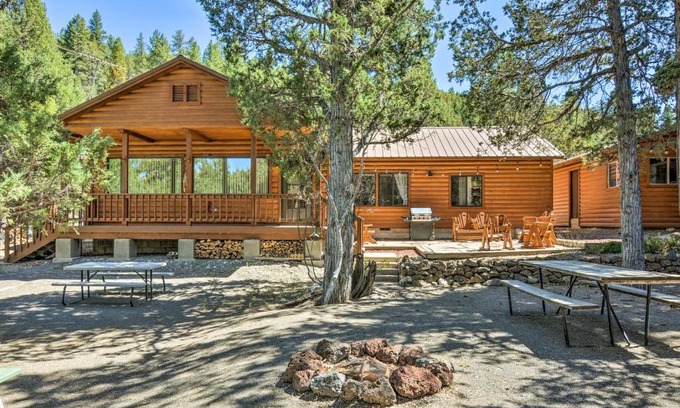 Mammoth Creek House | Idyllic Hatch Retreat with Deck, Grill & Creek Access