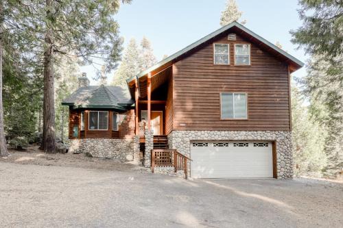 Shaver Lake House | Discover Family-Friendly Comfort at Hatcher's Hideaway