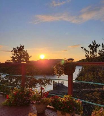 Newfoundland House | Welcoming Hatchet Harbour Vacation Home for Your Getaway