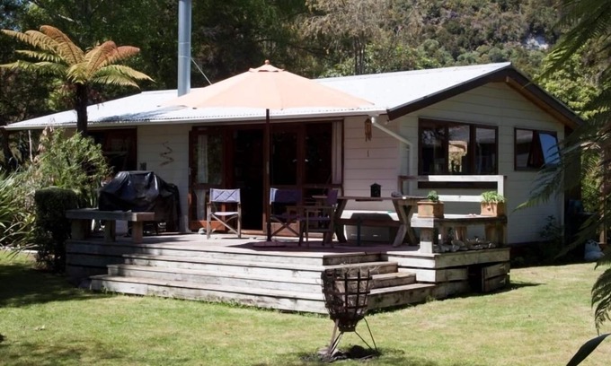 Hatepe House | Idyllic Hatepe Taupo Lakeside Retreat with Stunning Amenities