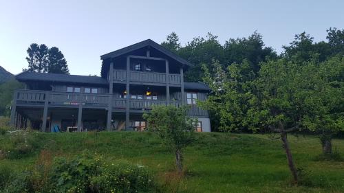 Isfjorden Apartment | Explore Hatlen View: Family-Friendly 4-Star Retreat