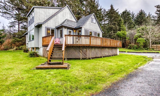 Coos Bay House | Pet-Friendly HATS House: Highly Rated & Family Welcoming