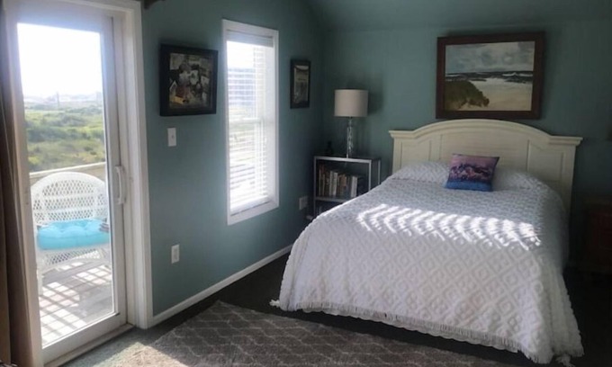 Hatteras Apartment | Waterfront Hatteras Village Retreat with Family-Friendly Perks