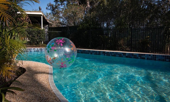 Hatton Vale Hotel | Discover Hatton Vale Motel: Family-Friendly with Pool & Breakfast