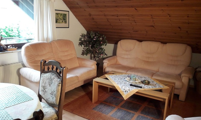 Muellheim Apartment | Family-Friendly Getaway at Haus Jägerwinkel - Wohnung I